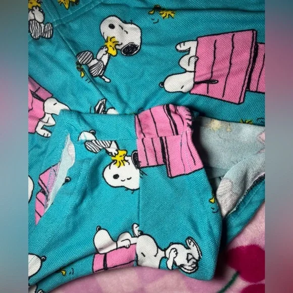 Snoopy Women's Print Sleep Shorts - Picture 4 of 8